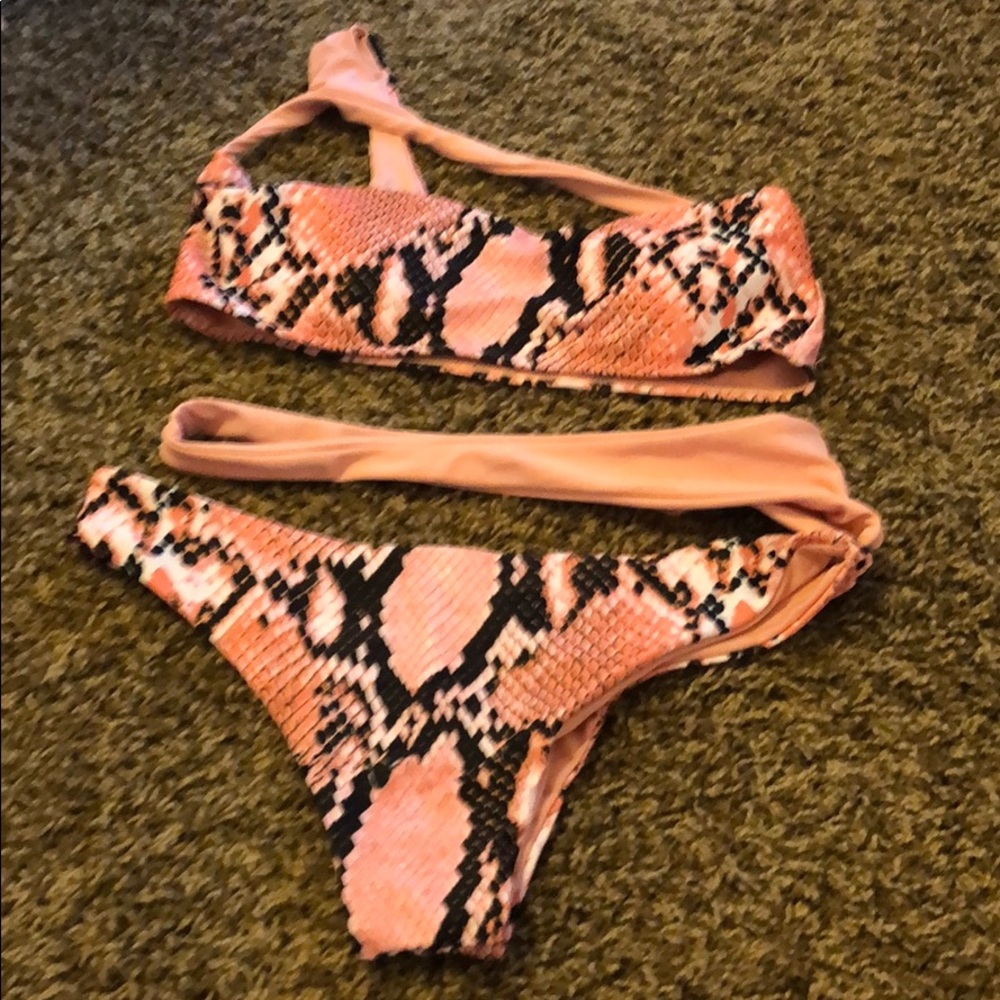 Bikini - Picture 8 of 8